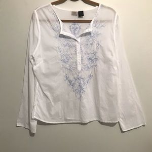 Adorable NWOT lightweight top